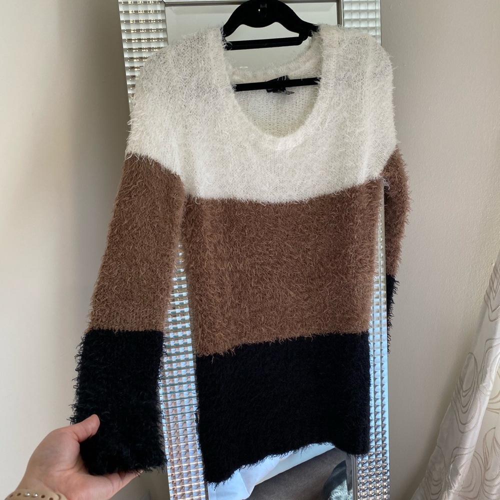 Color block fuzzy sweater